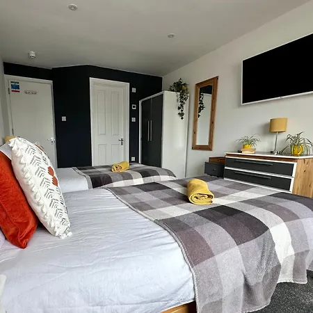Breakers Guest House-3