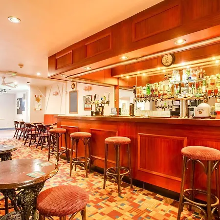 Oyo Godolphin Arms Hotel-2
